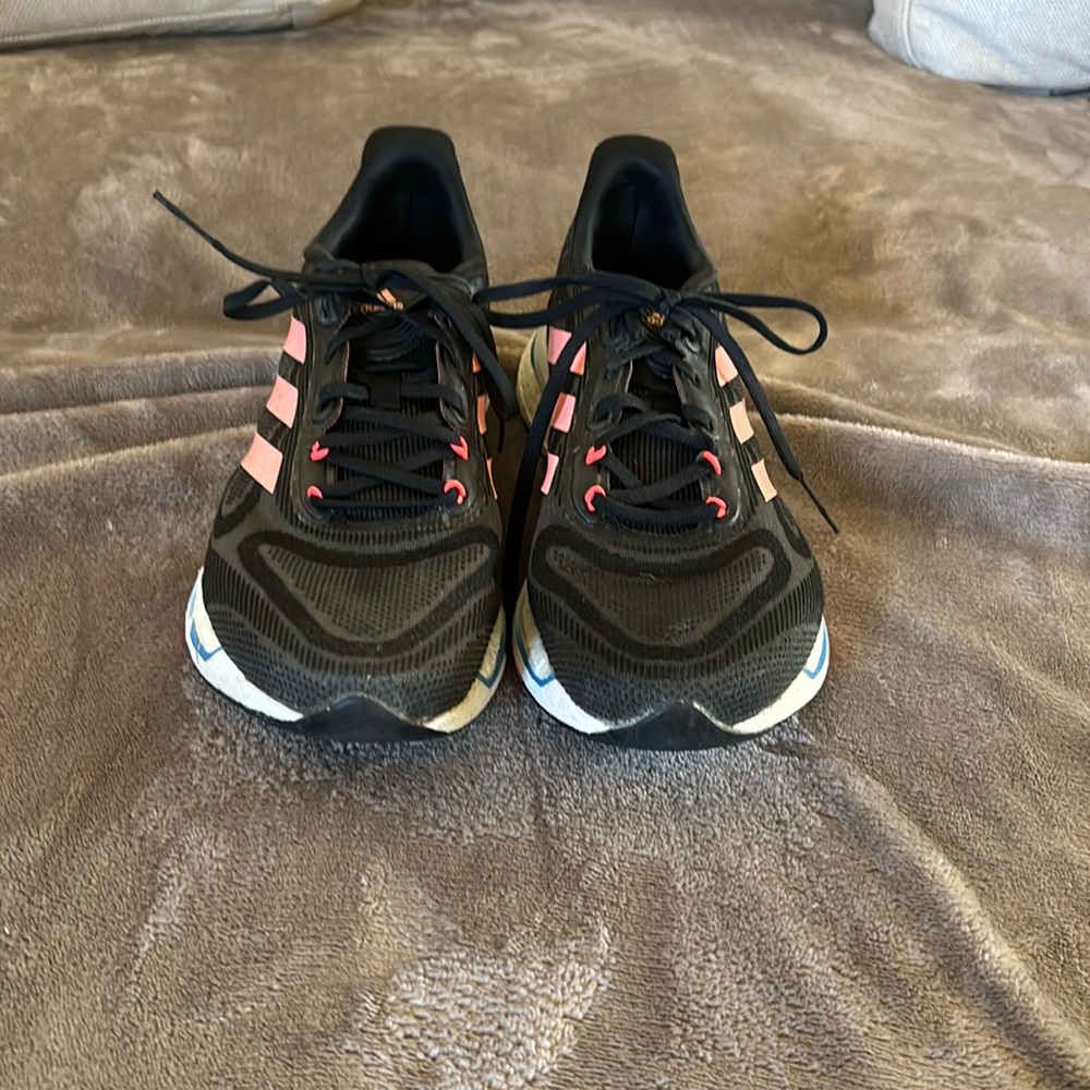 Adidas size 8 1/2 black/pink running shoes